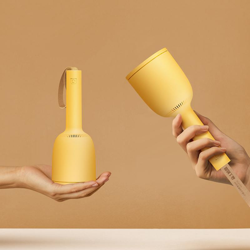 Mini aspirapolvere da tavolo 3 in 1 e levapelucchi per pulire la scrivania, i cavi delle matite e rimuovere i boli di pelo dai vestiti