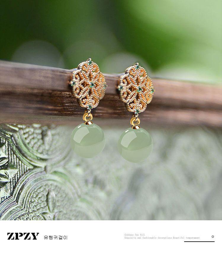 Ice Type Hetian Jade Gold Stud Earrings - Vintage Niche Design for Women, 2025