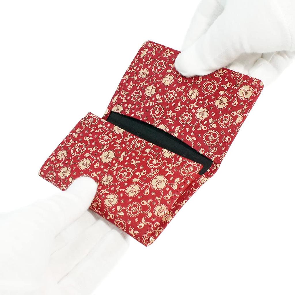 [Inden-ya] Porta-cartões Inden, Grande Capacidade, Couro de Veado, Vermelho com Laca Branca, Padrão de Camélia, 2501-13-178