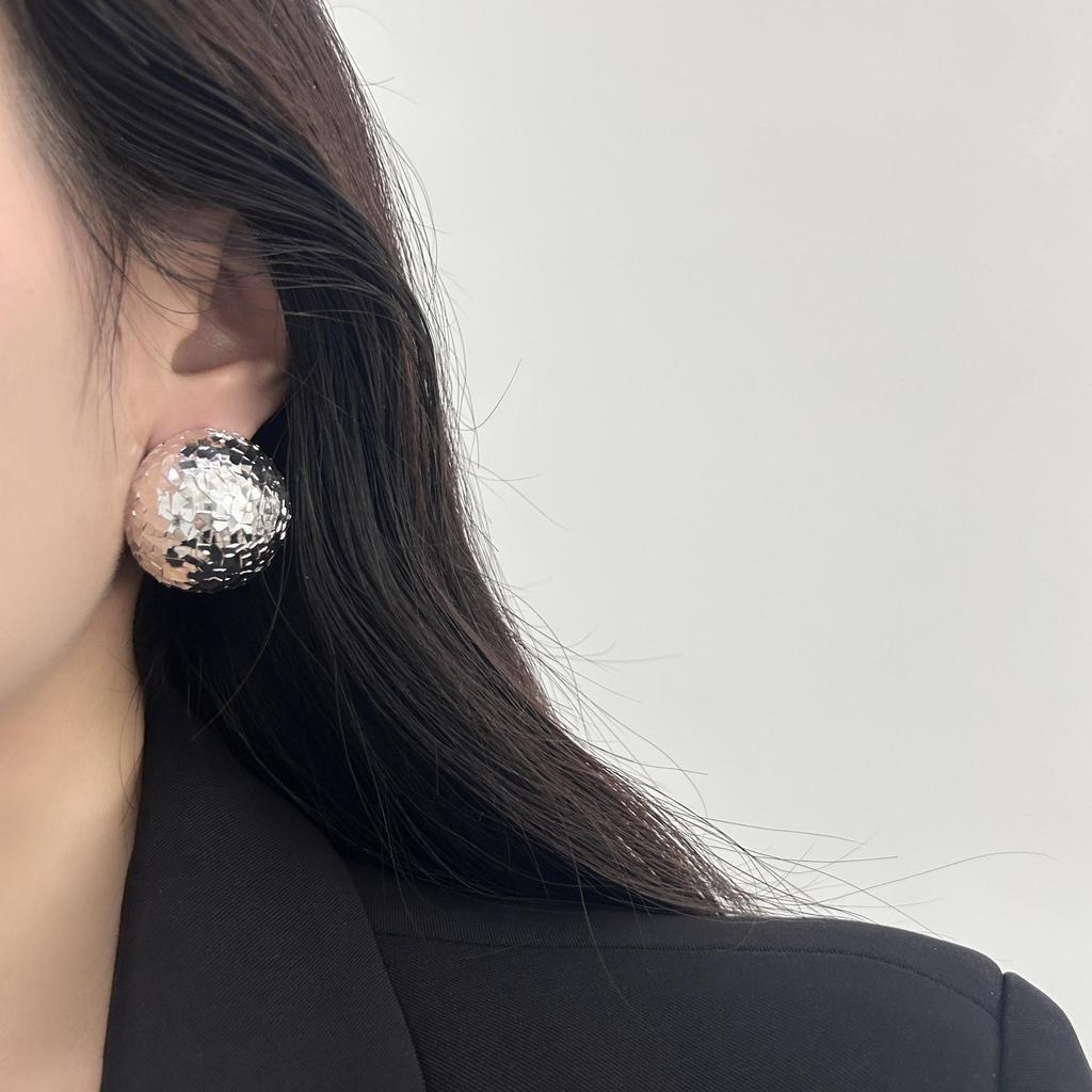 Three-Dimensional Spherical Stud Earrings, Metal Fragments, Texture Earrings, Niche, Cold And Shiny, Light Luxury, High-End And Unique.