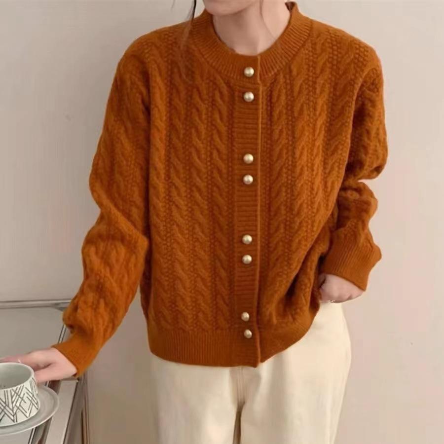 Lockere Damenstrickjacke mit Doppelknopfverschluss, Zopfmuster und Rundhalsausschnitt für Herbst und Winter