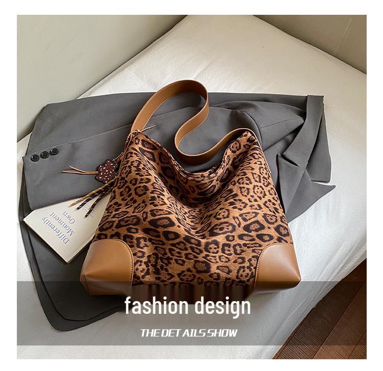 2025 Women's Leopard Print Large-Capacity Retro Tote and Shoulder Bag