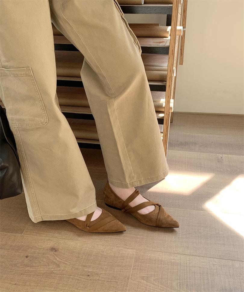 2025 spring and autumn models pointed head shallow mouth low heel single shoes women's foot ribbon retro not tired feet fashion shoes Mary Jane shoes