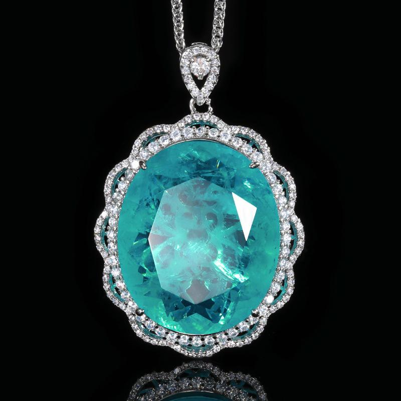 Women's Light Luxury Design Inlaid Zircon Versatile Geometric Pendant Necklace Elegant And Fashionable Niche Design Necklace