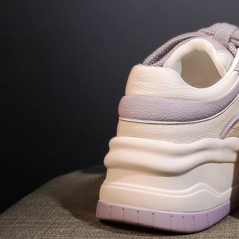Kožené boty na platformě bílé dětské jarní a letní nové všestranné dámské boty na zvýšení vnitřní výšky, ležérní sportovní boty, deskové boty