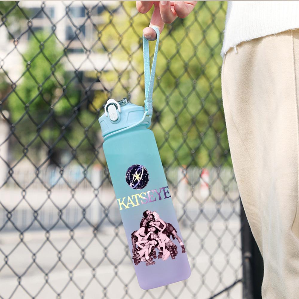 750Ml Water Bottle Anime Cartoon KATSEYE Printed Large Capacity Drinking Cup Portable Outdoor Sports Water Cup Children Kid Gift
