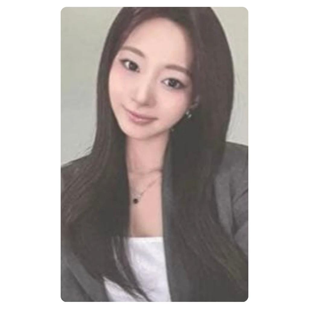 TWICE CARD FOTO SEZONUL SALUTĂRILOR 2026 OFICIAL JYP Fani