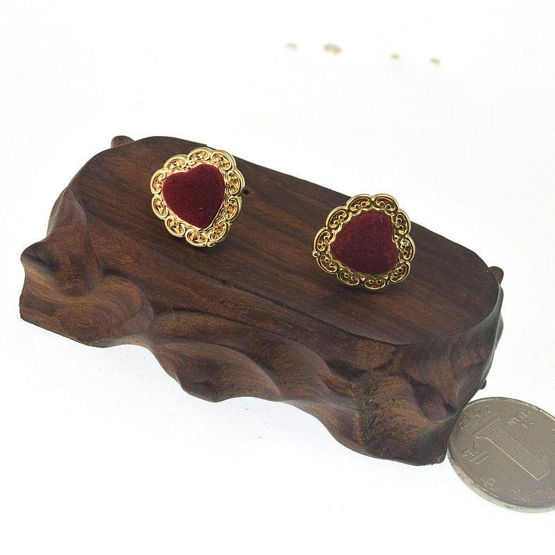 

Европейская и американская внешняя торговля Оригинальный заказ Ювелирные изделия Средневековые серьги Серьги-капли Кольцо Браслет Ожерелье Длинное ожерелье Женщины 250217 Peach Heart Stud Earrings