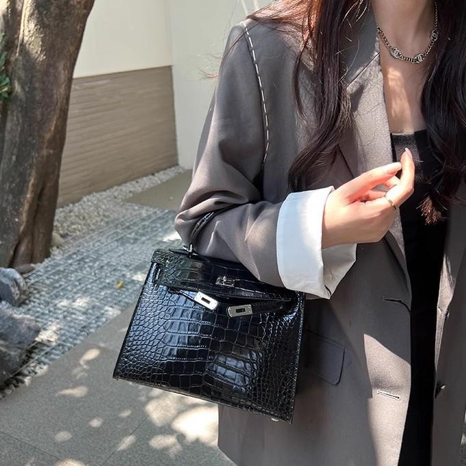 Top-grain Cowhide Crocodile Pattern Second-generation Commuter Crossbody Single-shoulder Bag, High-end Leather Hand-held Women's Bag