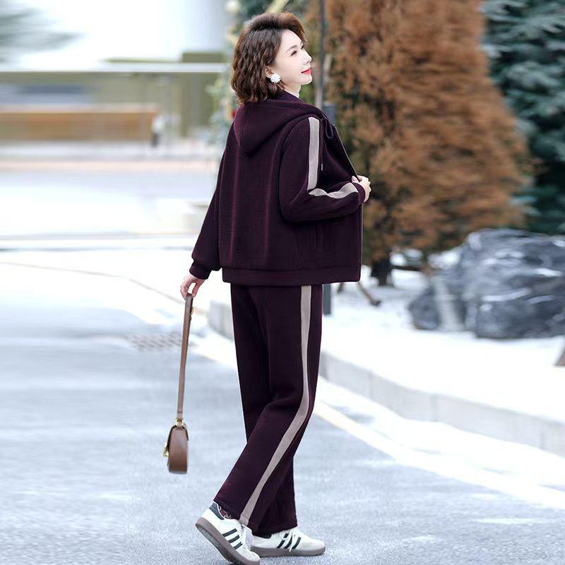 Mom's Plus Size Fleece-Lined Sportswear Set: Stylish and Warm Two-Piece for Autumn & Winter