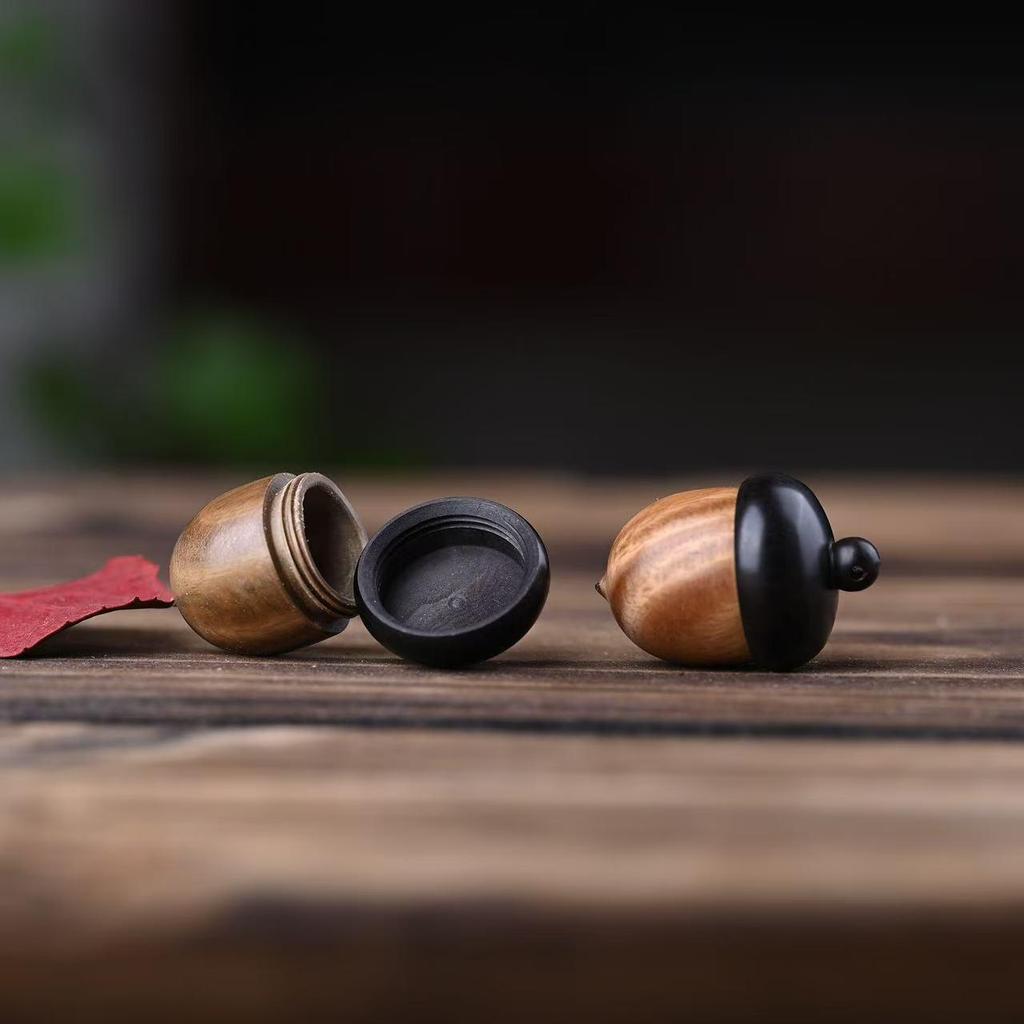 Breloczek z wisiorkiem Żołądź i Szyszka z drzewa sandałowego z ozdobą w postaci buteleczki na życzenia