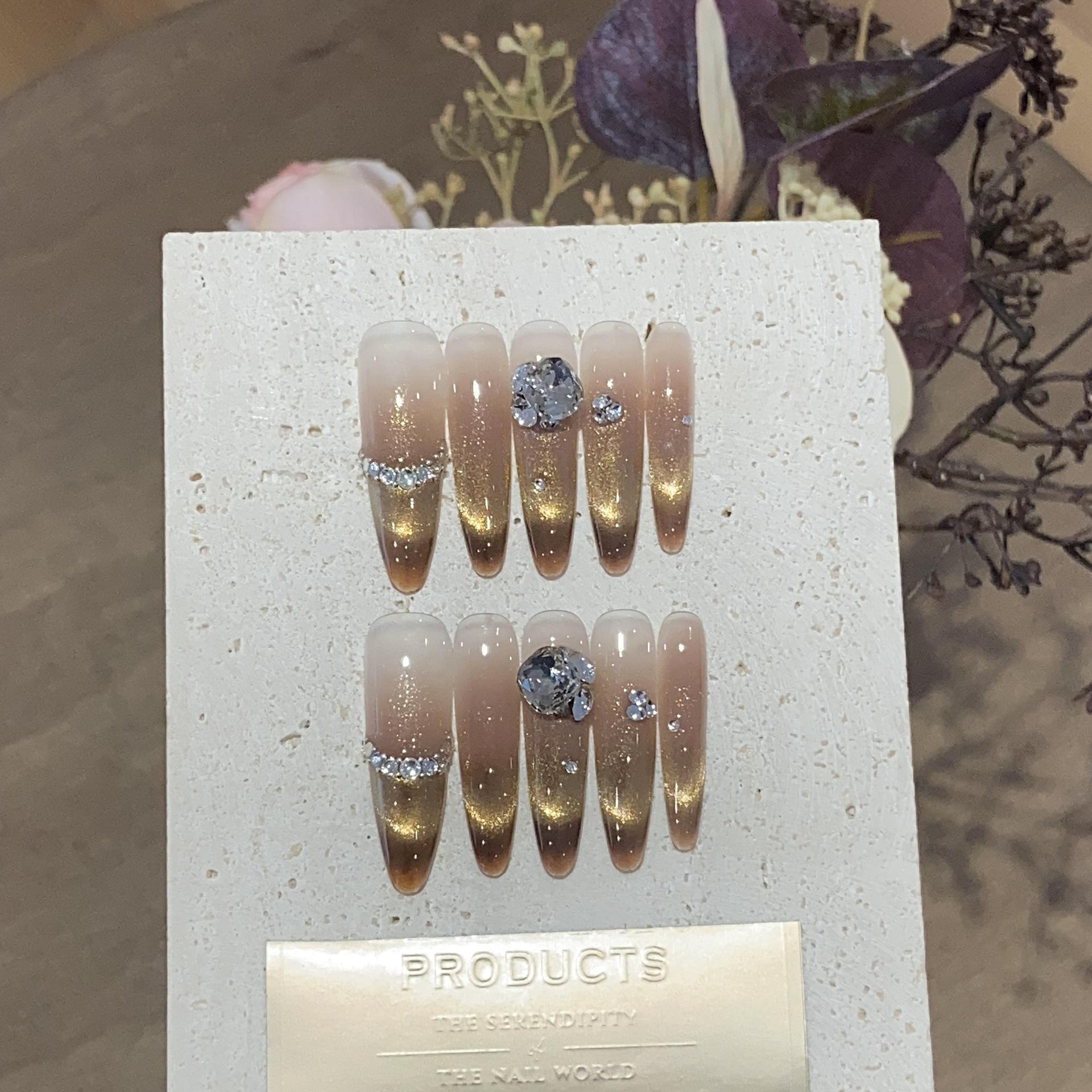 

Белая улыбка Авроры Французские желтые кошачьи глаза Квадратные бриллианты Позолоченные кошачьи глаза Носить L