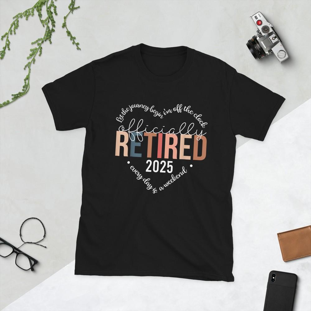 Officially Retired 2025 Heart Shirt for Women Retirement T-Shirt L