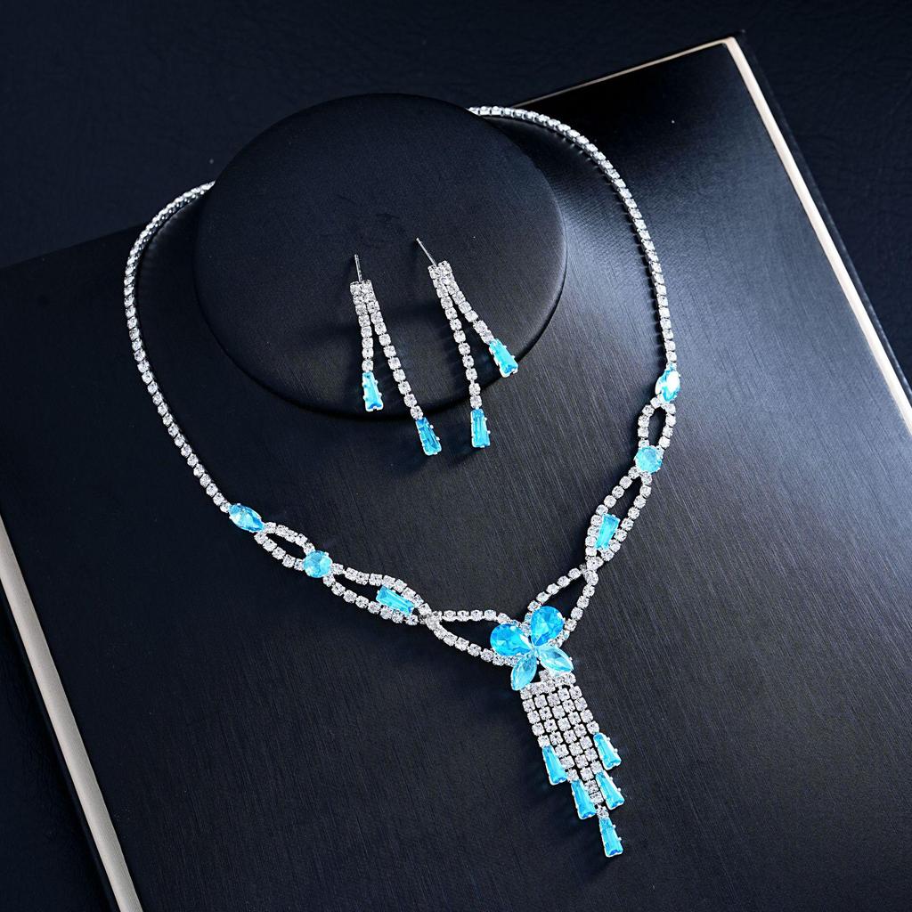 European American Bridal Rhinestone Jewelry Set: Three-Piece Necklace, Earrings, and Claw Chain for Banquets