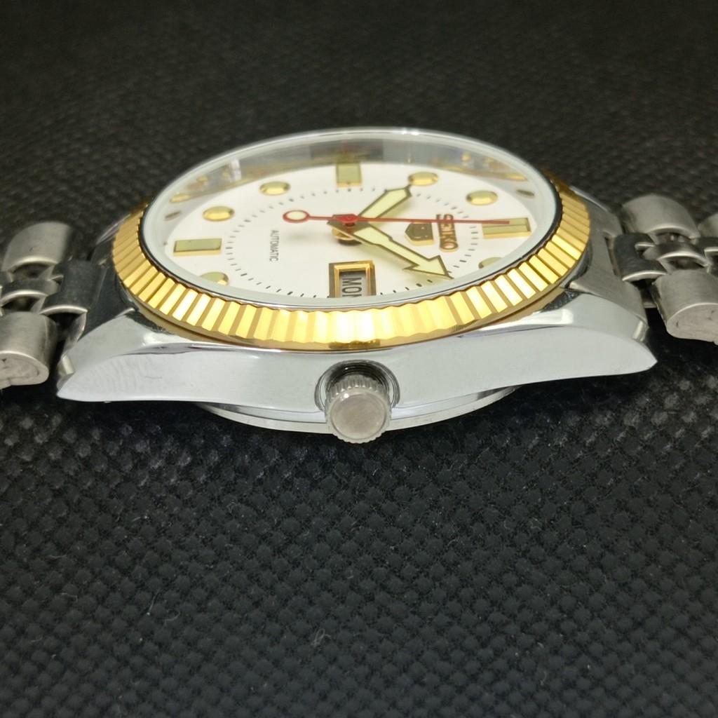Gebrauchte Seiko 5 Automatik Herrenuhr aus Japan mit seltenem goldenem Uhrwerk 575a-a304781-2