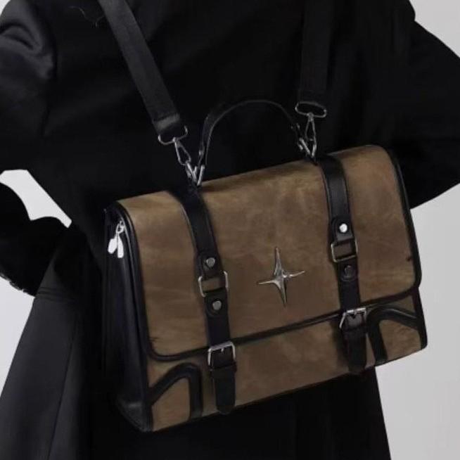 This year, popular small bags are women's autumn and winter versatile 2025 new retro shoulder messenger bags, portable mail carrier small square bags.