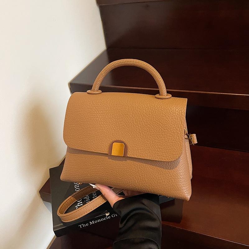 

Летний новый модный тренд простая текстура портативная на плечо через плечо женская сумка коричневый