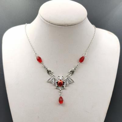 Çarpıcı Gotik Vampir Yarasa Kolye Kırmızı Kristal Boncuk Vampir Yarasa Kolye Gotik Takı, Açıklama Kolye,