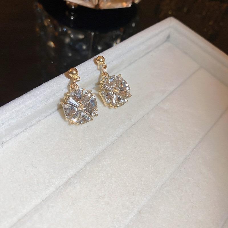 Silver Needle Zircon Flower Pearl Stud Earrings Exquisite Light Luxury High-end Earrings Niche White Versatile Earrings