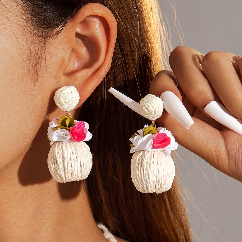 Summer hand-woven raffia stud earrings women's sweet temperament earrings pastoral atmosphere flower earrings