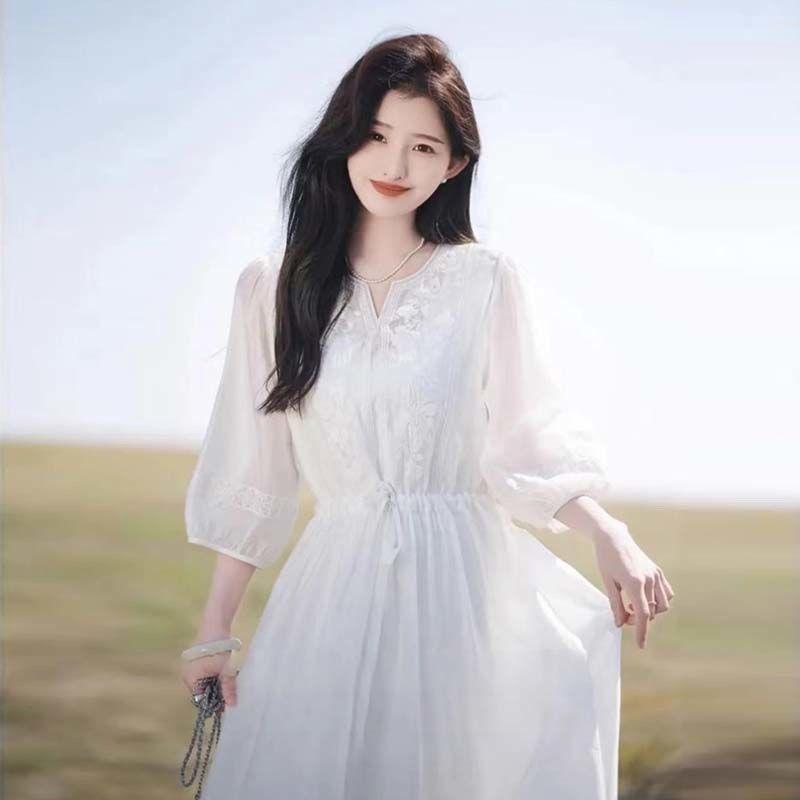 Vyšívané šaty pro ženy v letním novém stylu volná sukně střední délky