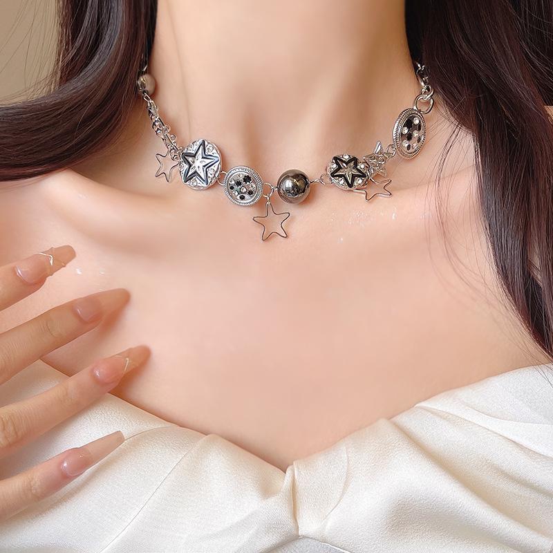 Colar Feminino Japonês-Coreano Hip-Hop Clavícula: Luxuoso, Estrelado, Design de Diamantes Completos