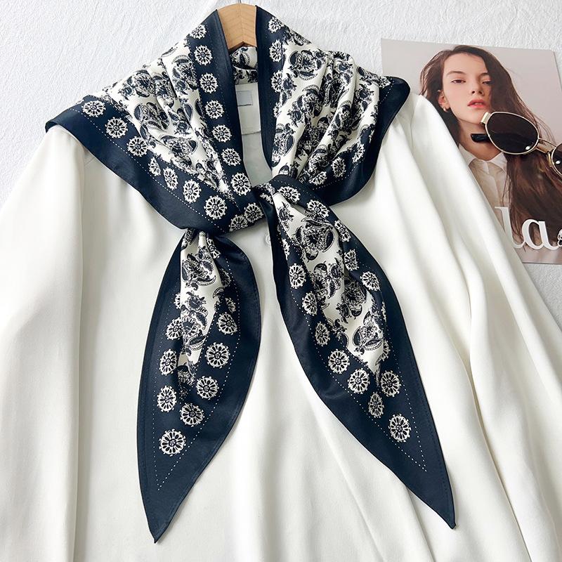 Retro Old Money Wind Triangle Scarf Women's Spring and Summer New High-end Fashion Versatile Silk Scarf Temperament Scarf Shawl Accessories
