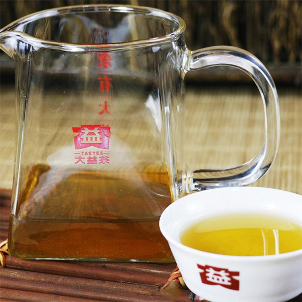 Čajový koláč Pu erh Menghai Dayi 7542 Čínský Yunnan Puerh Syrový čaj 357g