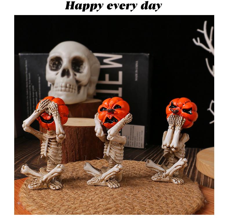 3PCS Halloween Resin Skull Holding Pumpkin Tabletop Ornaments Creative Party Atmosphere Decorative Props Festival Gift