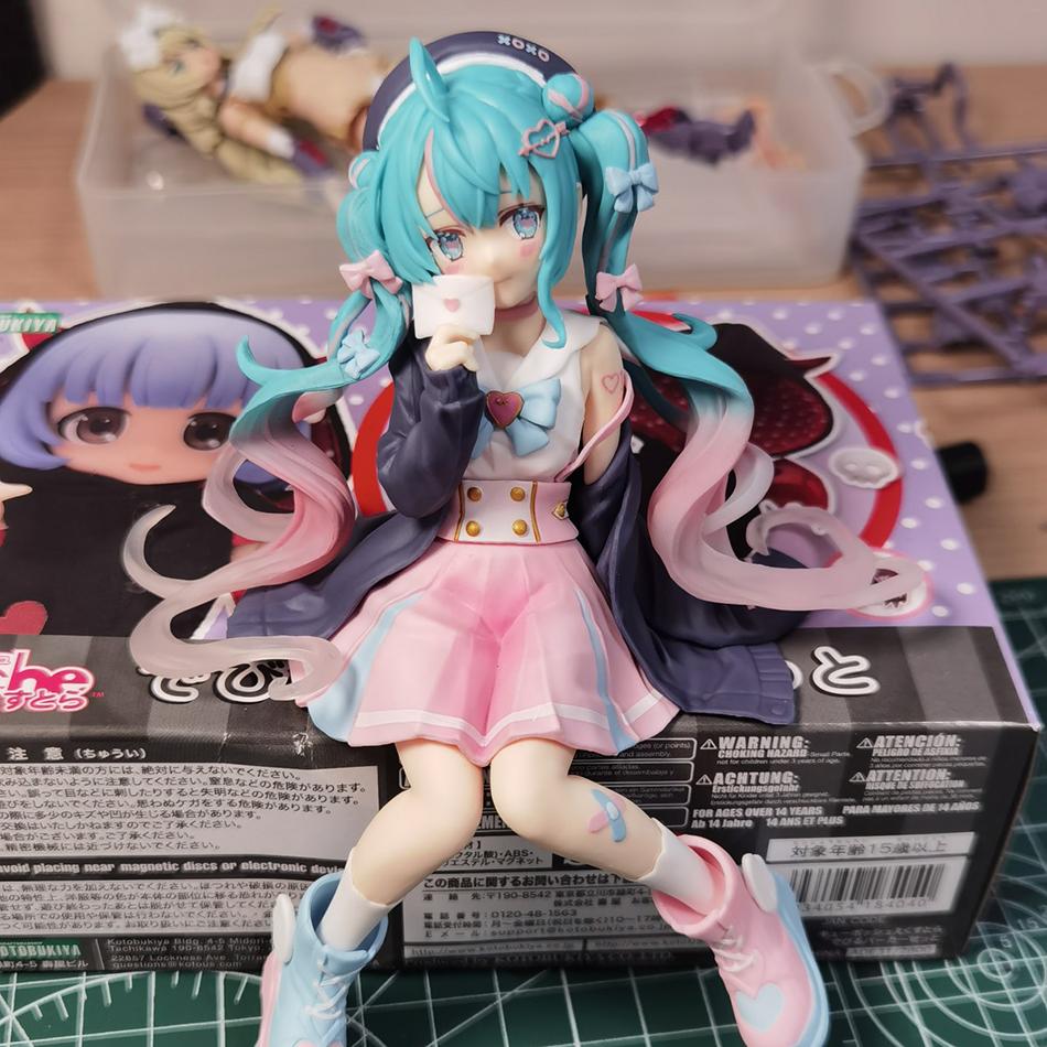 New 14Cm Anime Hatsune Miku Model Kawaii Character Ornaments Love Sailor Uniform Car Ornament Collectible Figure Gift