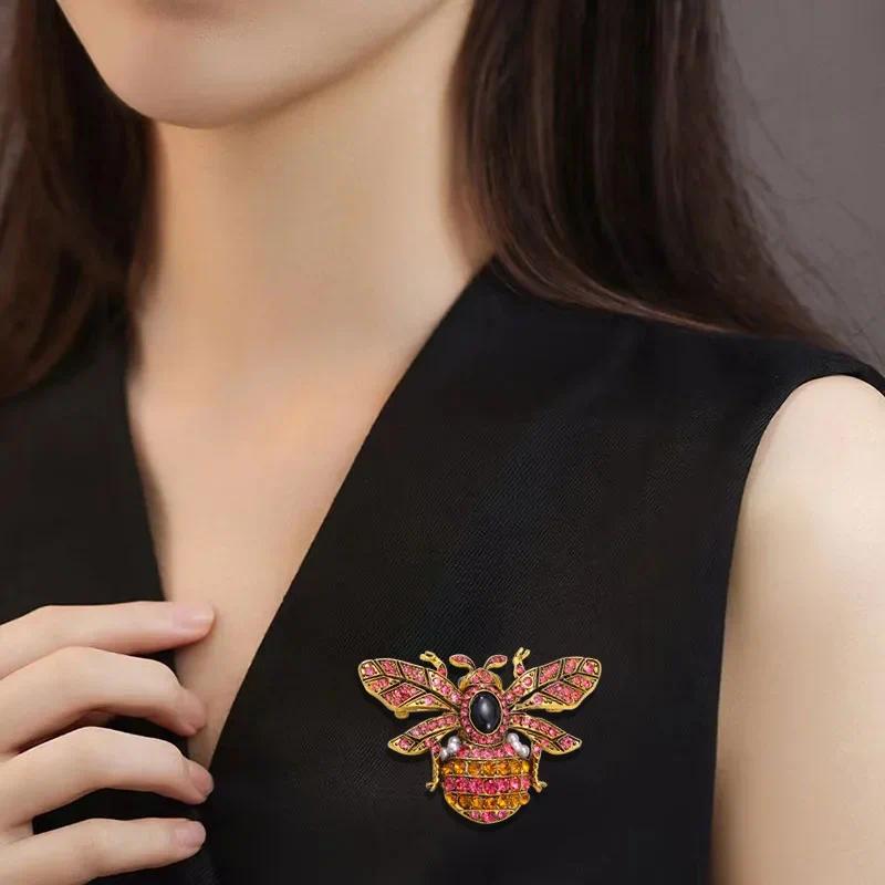 Baroque Rhinestone Bee Design Women's Brooch Simulated Insect Pins Suit Coat Accessories Party Holiday Couple Gift