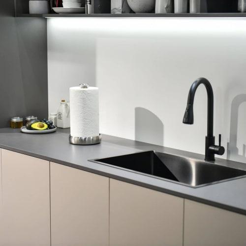 Simpletome Kitchen Paper Holder, Tabletop, One-Hand Tear, Rolled-Up Storage, Weighted Base (304 Brushed Silver)