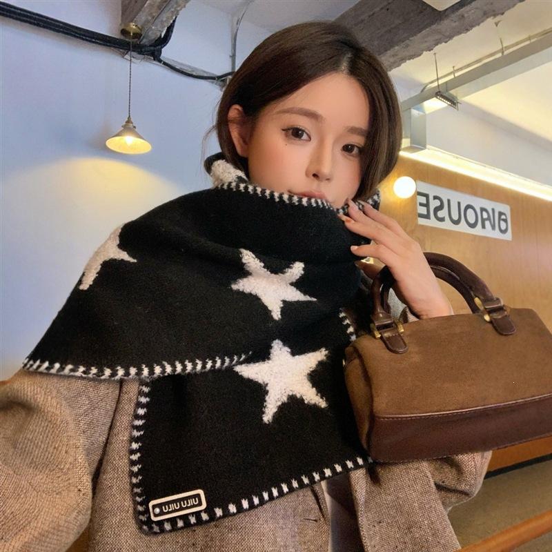 Korean version feels fashionable women, winter stars keep warm atmosphere tide street scarf versatile neck protection scarf knitted edge lock tide