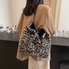 Shoulder bag, foreign style leopard print plush trend chain 2025 new model, versatile personality, simple fashion and casual support