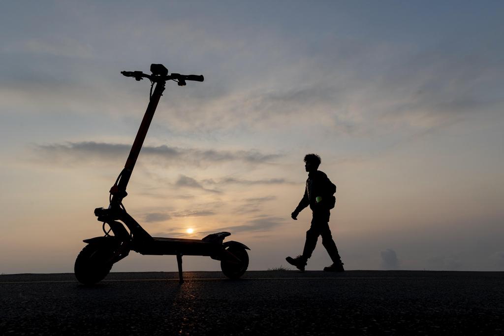 KuKirin G3 Pro Elektroroller 2*1200W Motoren, 52V 23.4AH Akku, 65 km/h Geschwindigkeit 80 km Reichweite, 10" Reifen, Tragbarer Akku, Schnellladung, E-Scooter