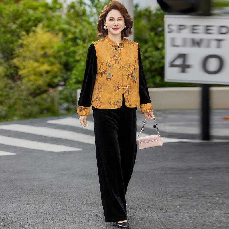 

Elegant Spring Chinese Vest Set for Middle-aged Women: Stylish Golden Velvet Three-piece Ensemble 2XL