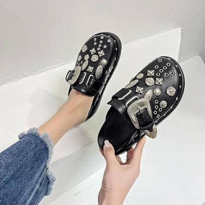 Mode Sommer Frauen Hausschuhe Plattform Nieten Punk Rock Leder Maultiere Kreative Metall Armaturen Casual Party Schuhe Weibliche Outdoor Rutschen