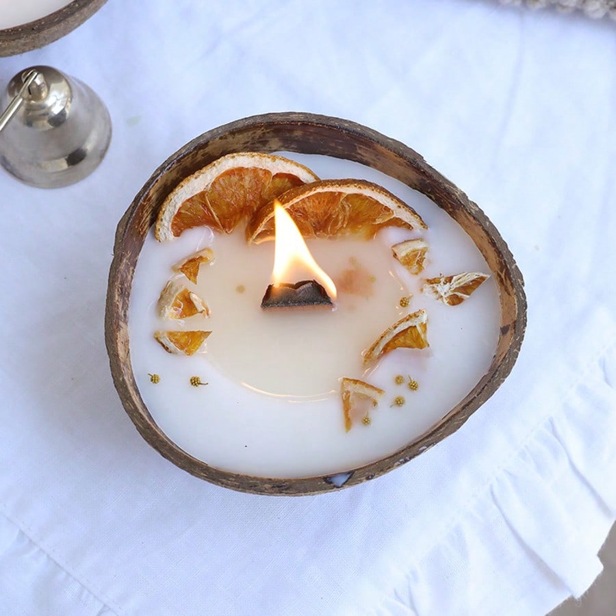 Natural Coconut Shell Scented Candle with Dried Flowers – Handmade Aromatherapy Candle for Home Decor & Relaxation