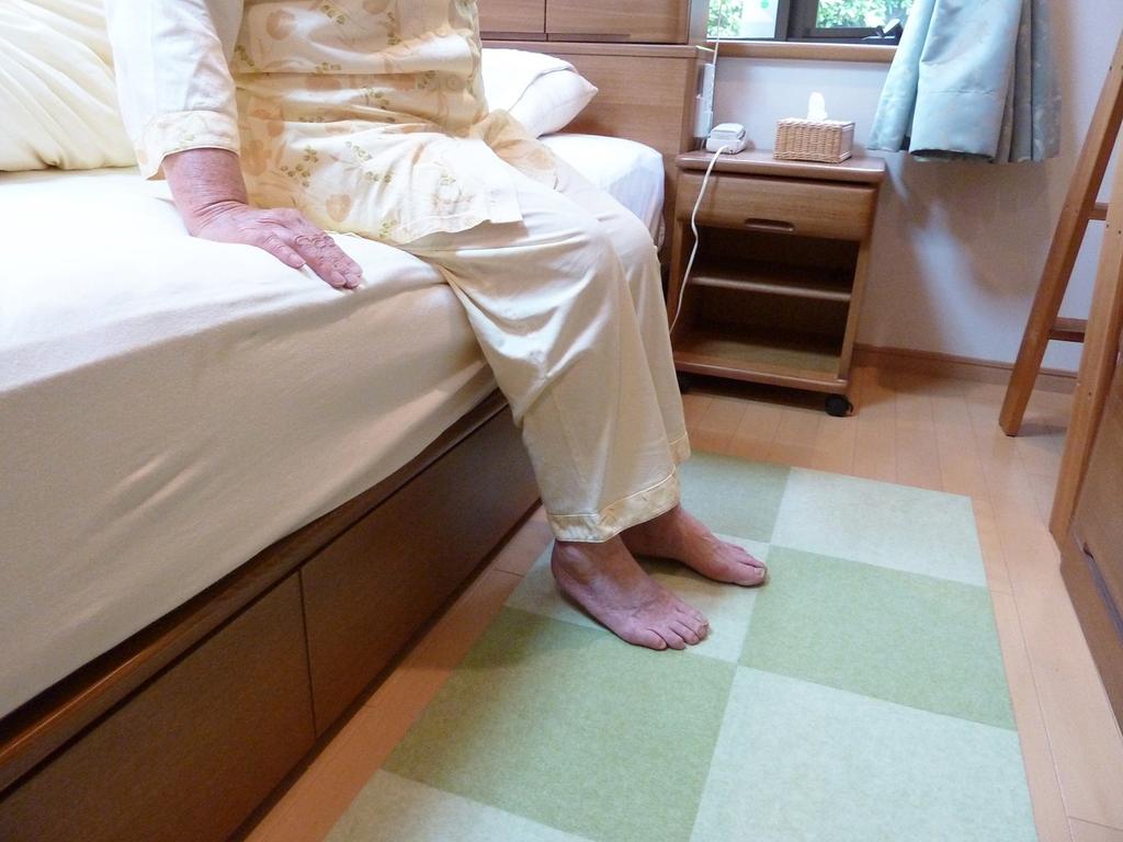 In Water Sanko Tile Carpet 30 X 30cm Green Set of 20 Pieces Flat Type Adsorption Joint Mat [Made Japan, Repellent, Deodorizing, Washable] Non-slip