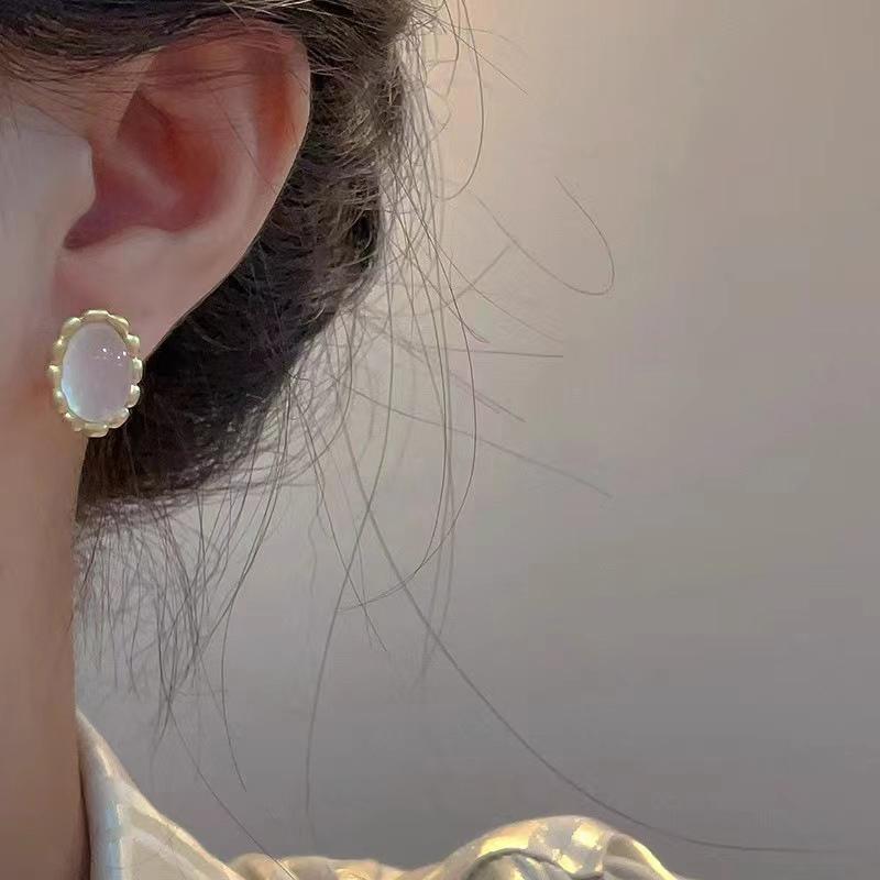 

Retro Elegant Imitation Canew Retrot Eye Oval Stud Earrings For Women Geometrics Earrings Casual Party Jewelry Gifts