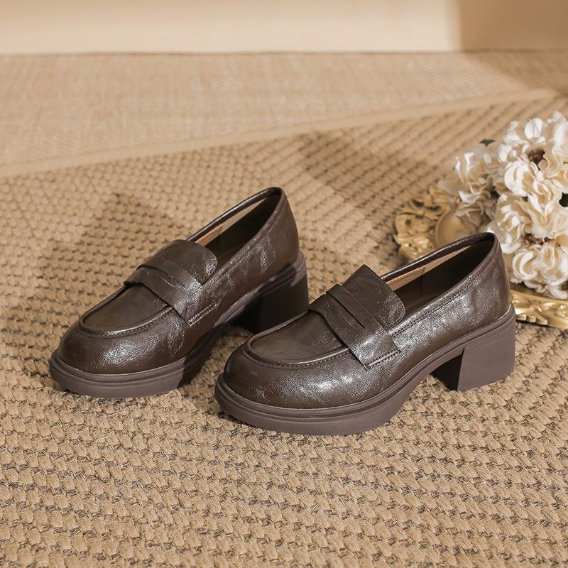 

Женские ретро лоферы слипоны из натуральной кожи на массивном каблуке 35 коричневый