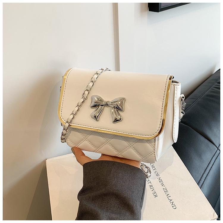 

Корейська версія ромбоподібної ланцюгової сумки жіноча сумка-месенджер 2024 нова літня сумка на плече цього року персоналізована ins маленька квадратна сумка білий