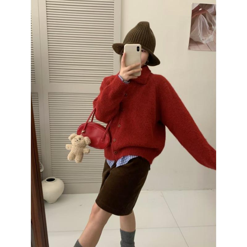 High-necked single-row wooden buckle plush knitted cardigan women's simple retro small fresh shoulder-plugged long-sleeved jacket