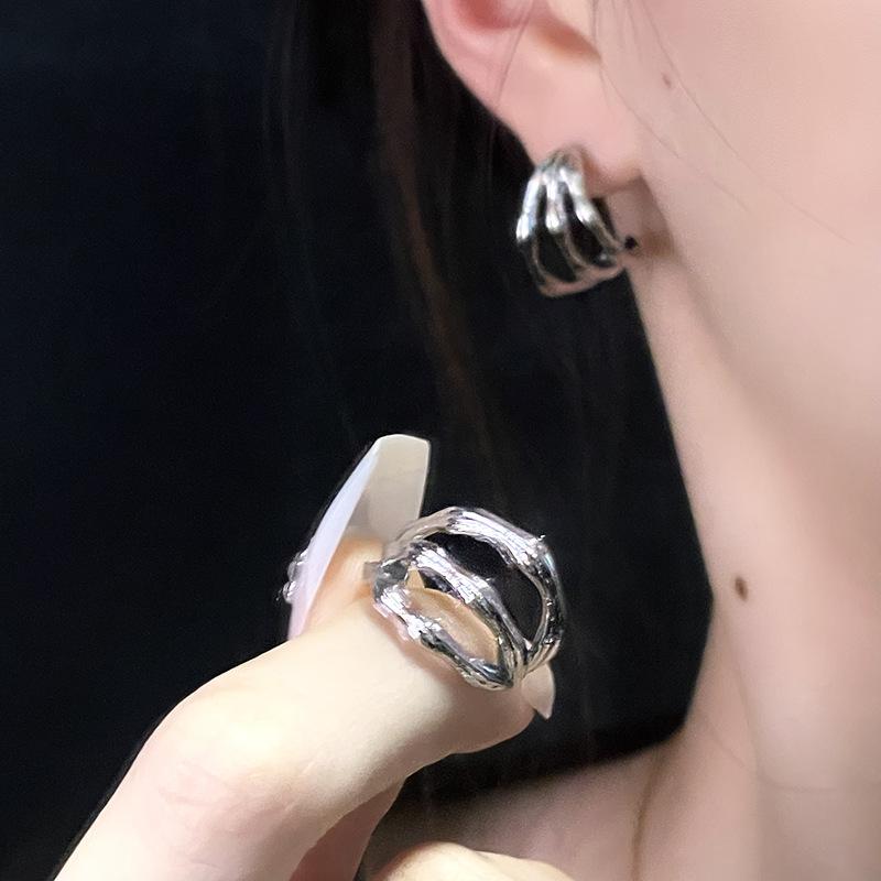Fish Tail Coiled Earrings Trendy Cool Light Luxury Personality Niche Design High Sense Earrings Simple Earrings Women