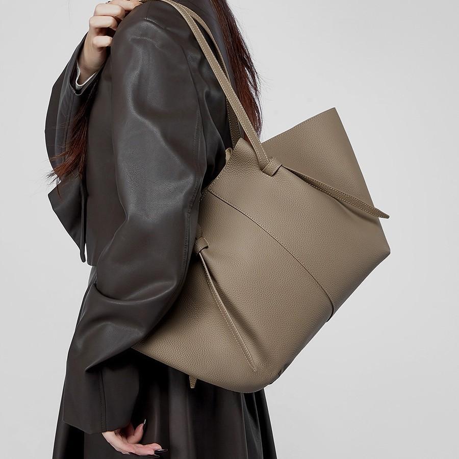 The First Layer Of Cowhide Large-Capacity Tote Bag, Genuine Leather Women'S Bag, Fashionable Bat Bag, Versatile Commuter Bag, Portable Wing Bag.