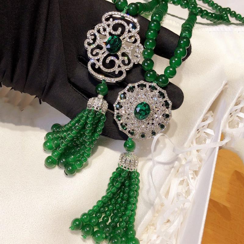 A Luxurious and Auspicious Tassel Necklace for Women, A Retro Ethnic Style Pendant, and A Long Sweater Chain