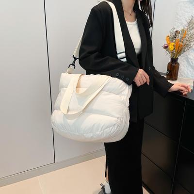 Herbst- und Winter Umhängetasche Baumwolltasche Große Kapazität Vielseitige Schultertasche Daunenwattierte Baumwolle Leichte Tasche