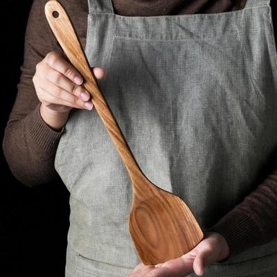 Kemu Kochschaufel aus Holz mit langem Griff – antihaftbeschichtetes und topffreundliches Küchenutensil.