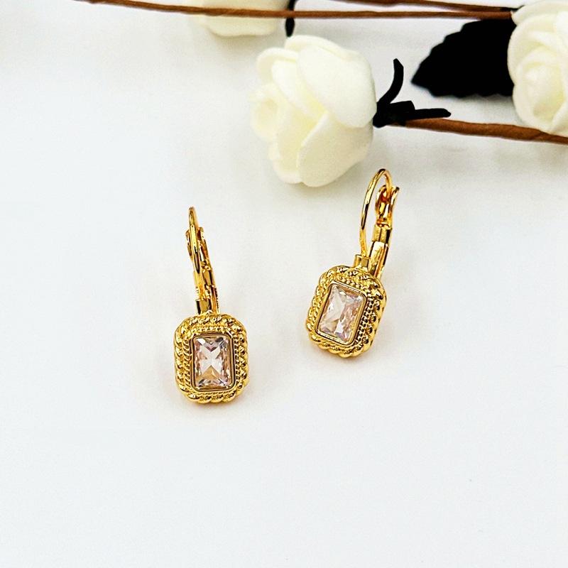 

Manufacturer S Supply Medieval Square Exquisite Women S Earrings Phnom Penh Zircon Inlaid High-End Classic Earrings Are In Stock. золотой