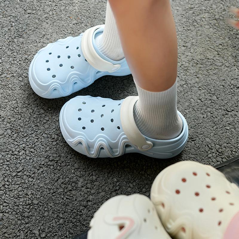 Hole Shoes Women's Fashion Versatile Summer New Wear Non-slip Beach Sandals Heightened Thick-soled Bag Head Slippers